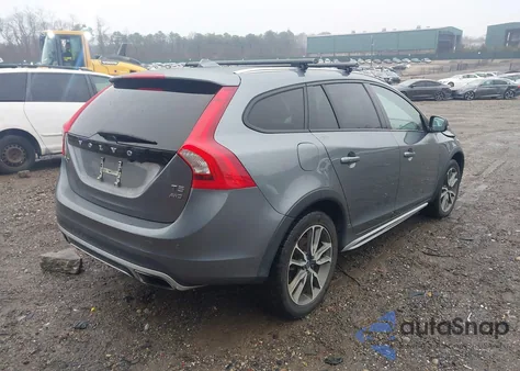 2017 Volvo V60 Cross Country T5 z USA, uszkodzony, nr VIN YV440MWK9H1029162